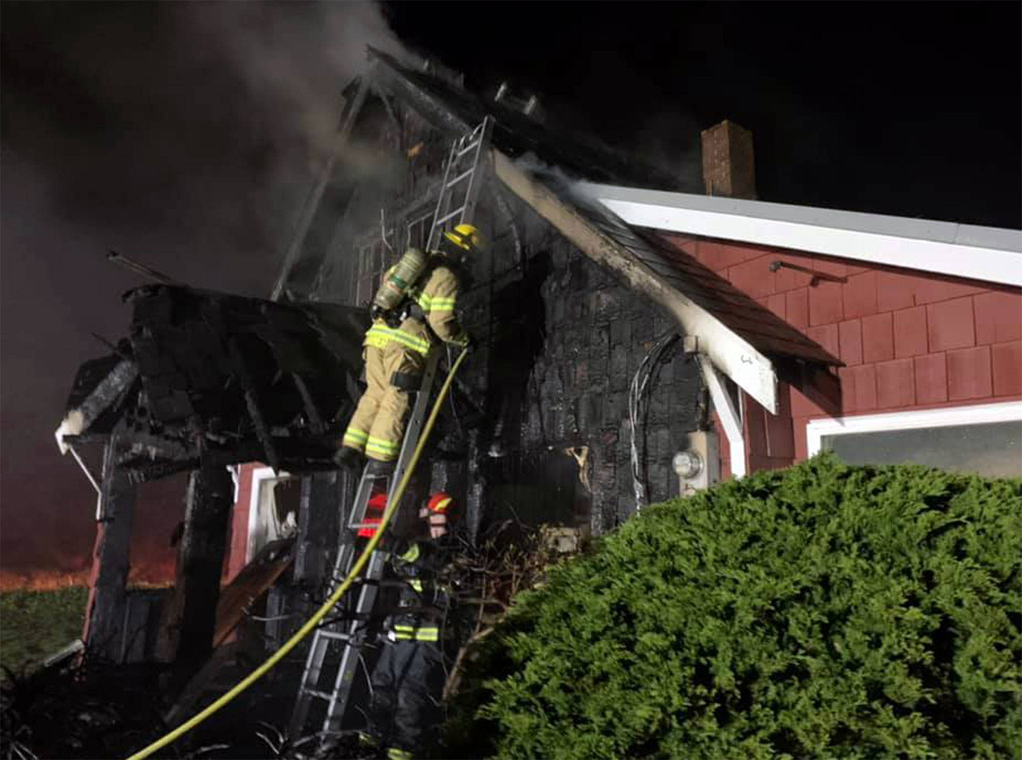 Blaze damages exterior of Freeland home