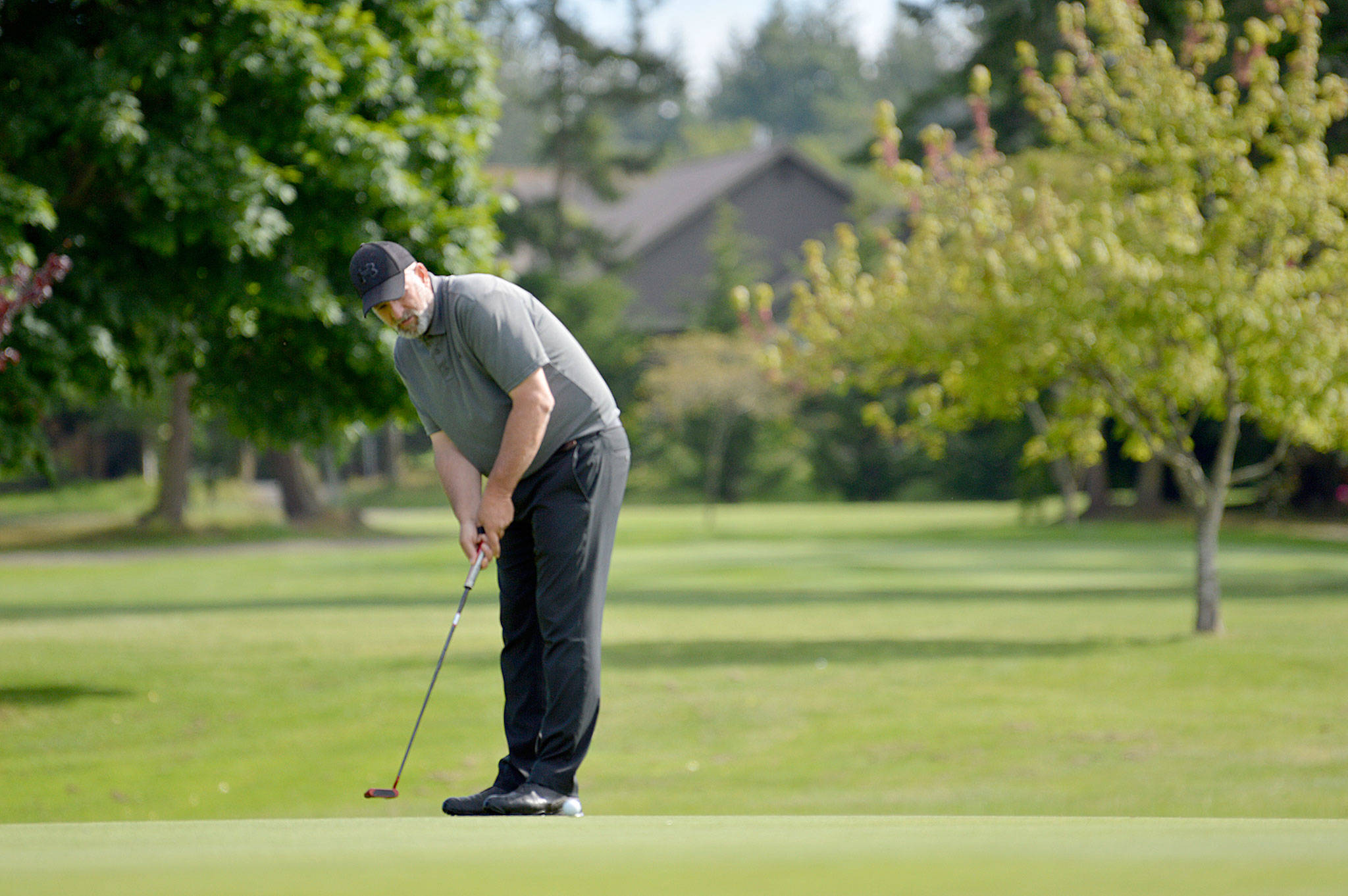 Tim Wyer putts in last year’s WGC Mountain Mist Men’s Invitational. He tied for sixth in this year’s event. (File photo)