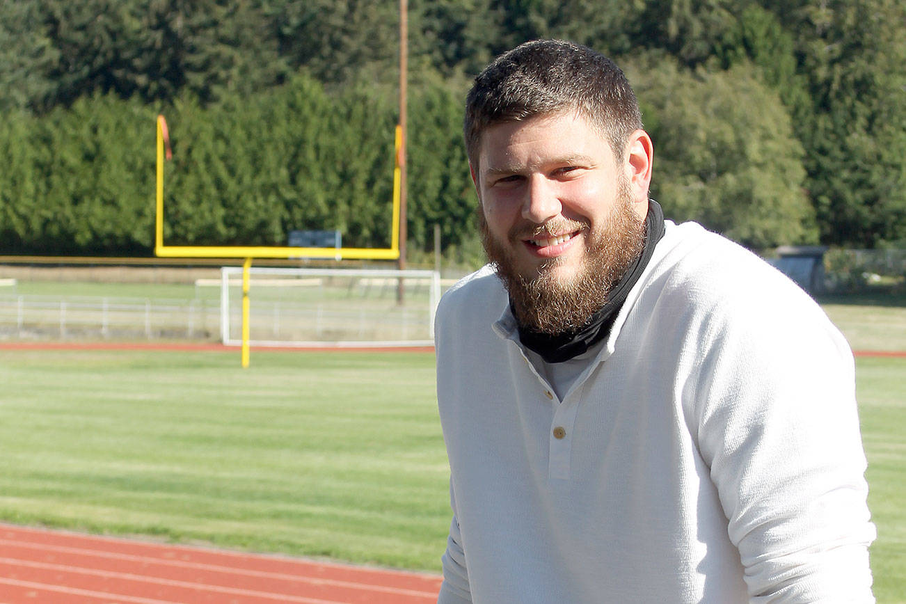 Hodson replaces uncle as head coach at South Whidbey / Football