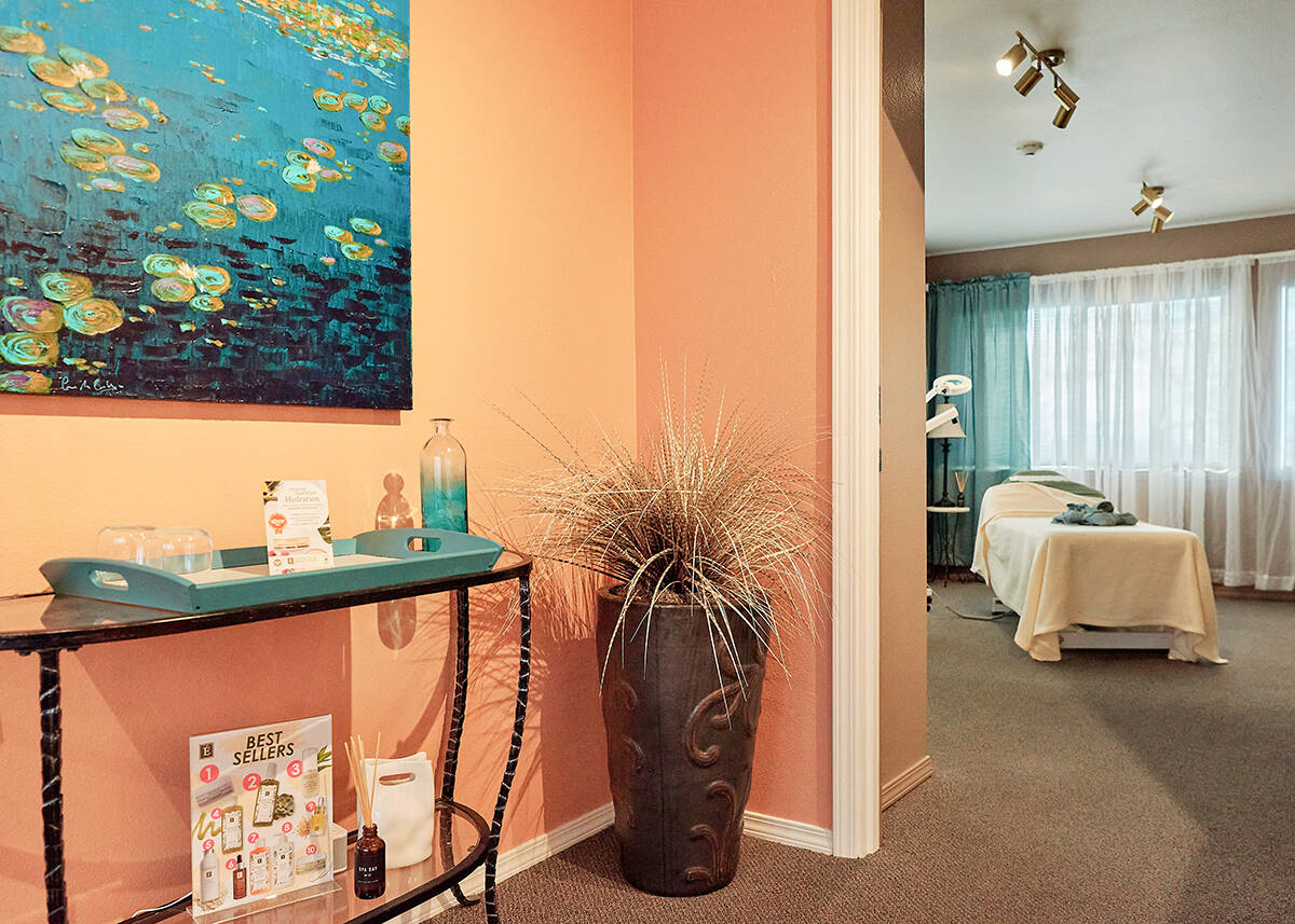The Seaside Spa and Salong offers a variety of high quality services including hair design, massage, spa packages, skin care, manicure & pedicure, waxing treatments, lashes & microblading.