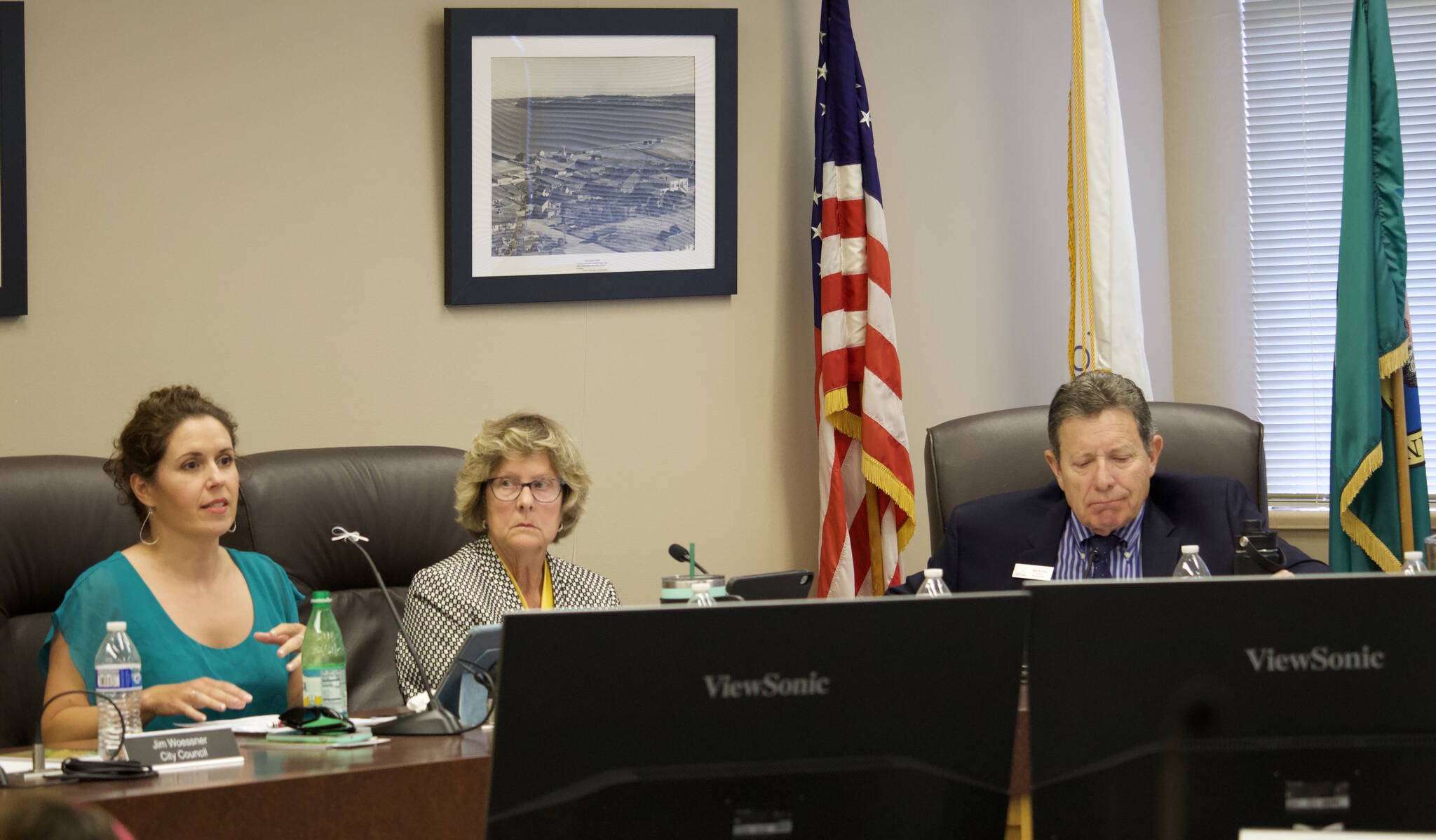 Tara Hizon, at left, was chosen to replace Munns as the mayor pro tem at Wednesday’s city council meeting. (Photo by Rachel Rosen/Whidbey News-Times)