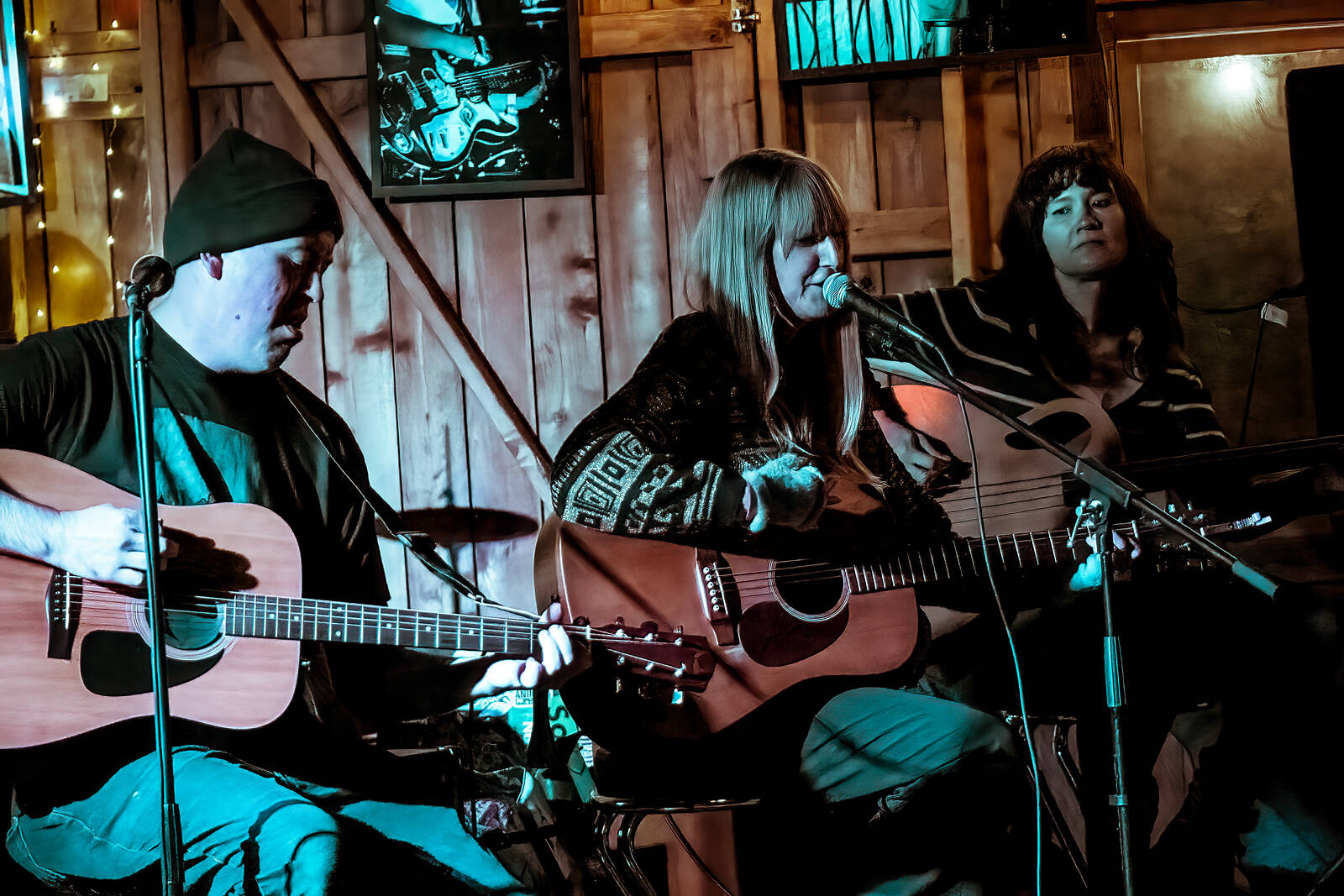 Photo by Dennis Browne
Buried Blonde performing an acoustic set at Bailey’s Nov. 12