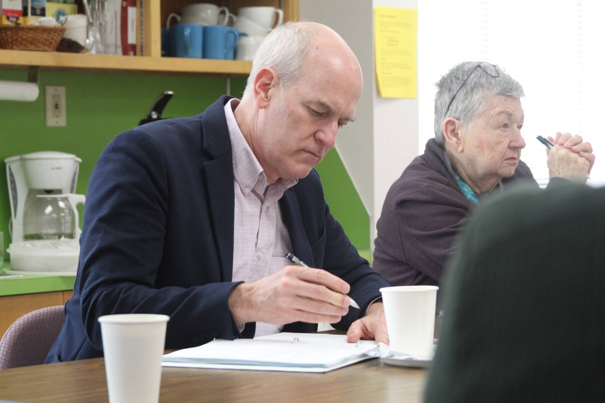 U.S. Rep. Rick Larsen visited St. Stephen’s Episcopal Church Wednesday to meet with volunteers from SPiN Cafe and Whidbey Island CARE. (Photo by Karina Andrew/Whidbey News-Times)