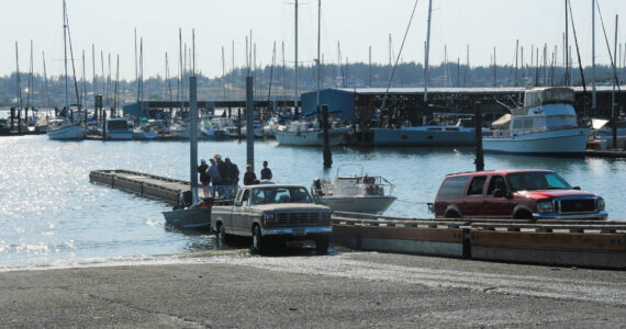 Photo by Luisa Loi
Crabbers prepare to pull their boats out of the water with the help of the new ramp float.
