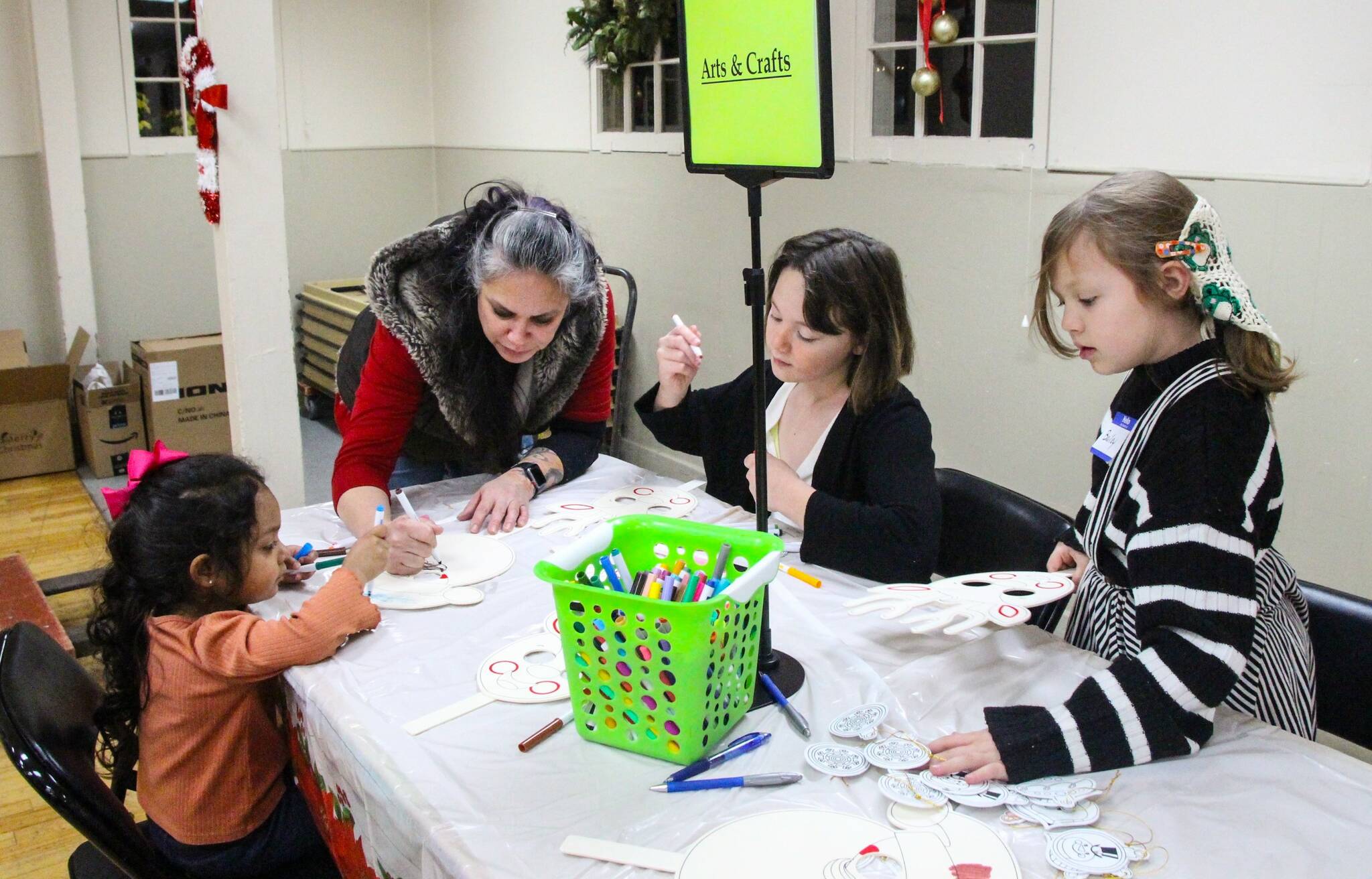 While they waited for Santa to arrive, families had fun honing their crafting skills. (Photo by Luisa Loi)