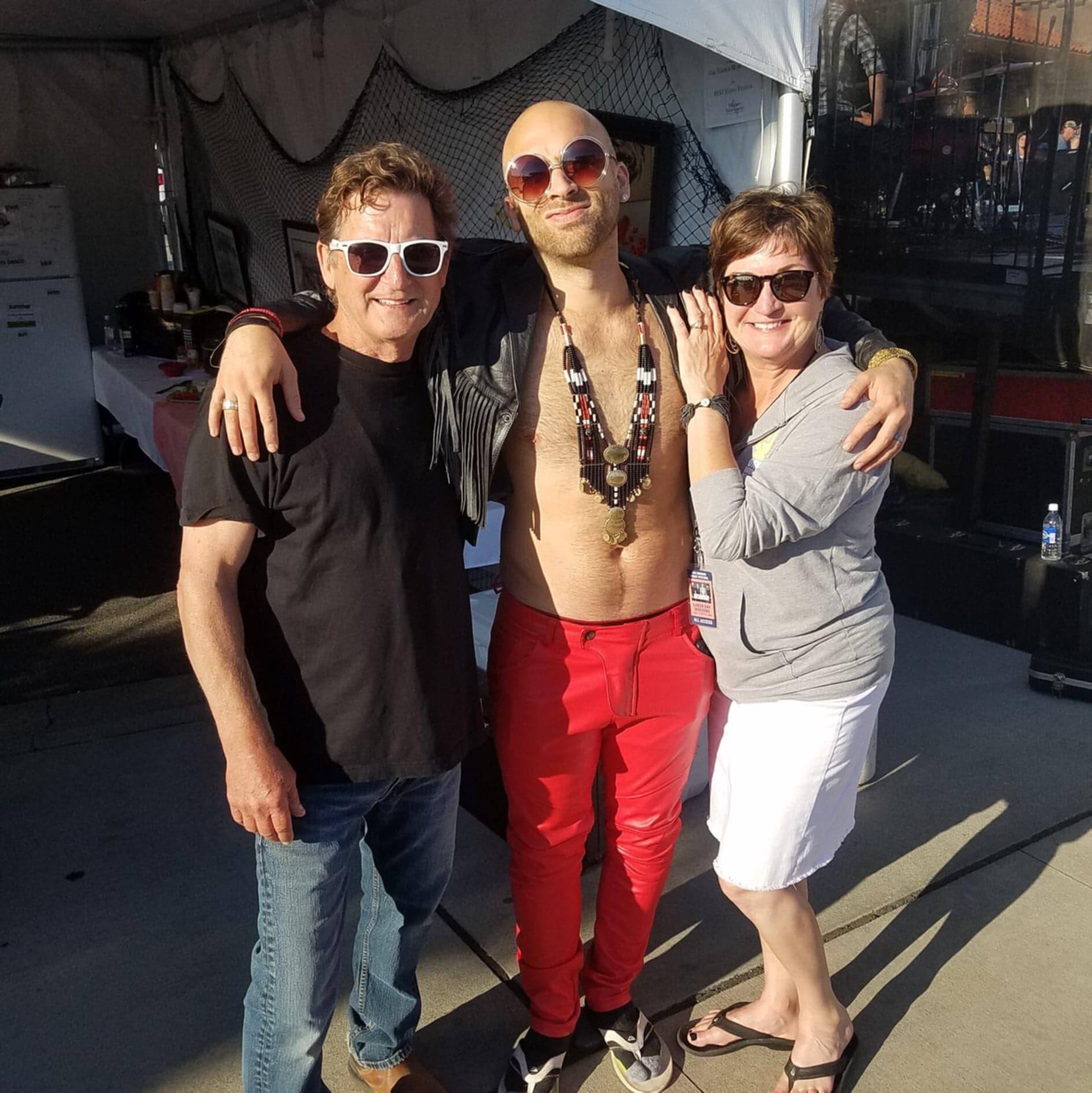 Photo by Big Steve Clarke
Larry and Cynthia Mason celebrate another great show with performer Ben Union.