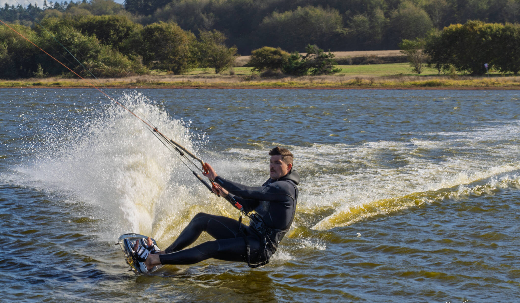 (Photo by Gary Skiff) Martin Anderson who lives in Seattle and takes every opportunity after work to ride the wind, kiteboards on Swan Lake.