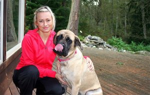 Jennifer Olson puts her arms around Emma