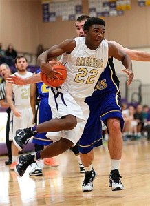 Savion Hollins-Passmore rushes to the hoop for the Wildcats.
