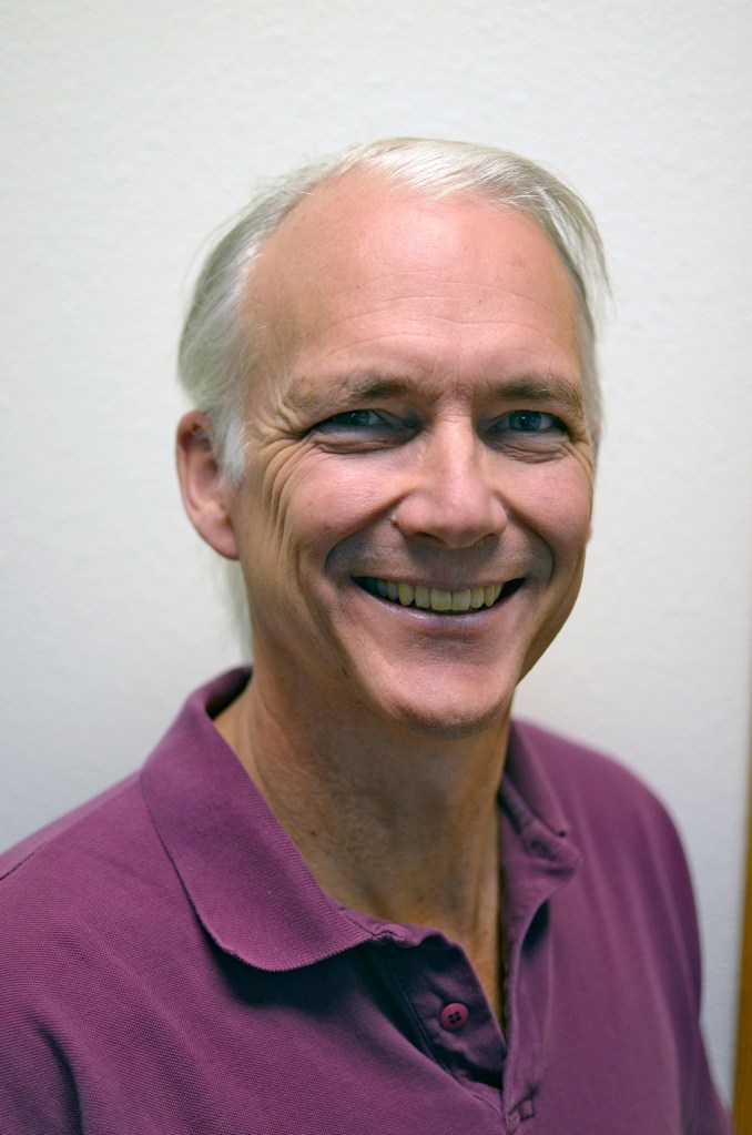 Write-in challenger joins Libertarian in race to unseat Smith