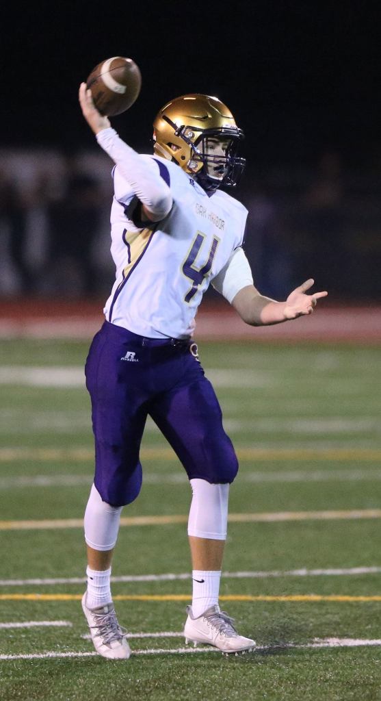 Jordan Bell returned to the Oak Harbor lineup after missing more than a month with an injury and threw for 102 yards. (Photo by John Fisken)