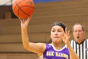 Icy shooting night for Wildcats / Girls basketball