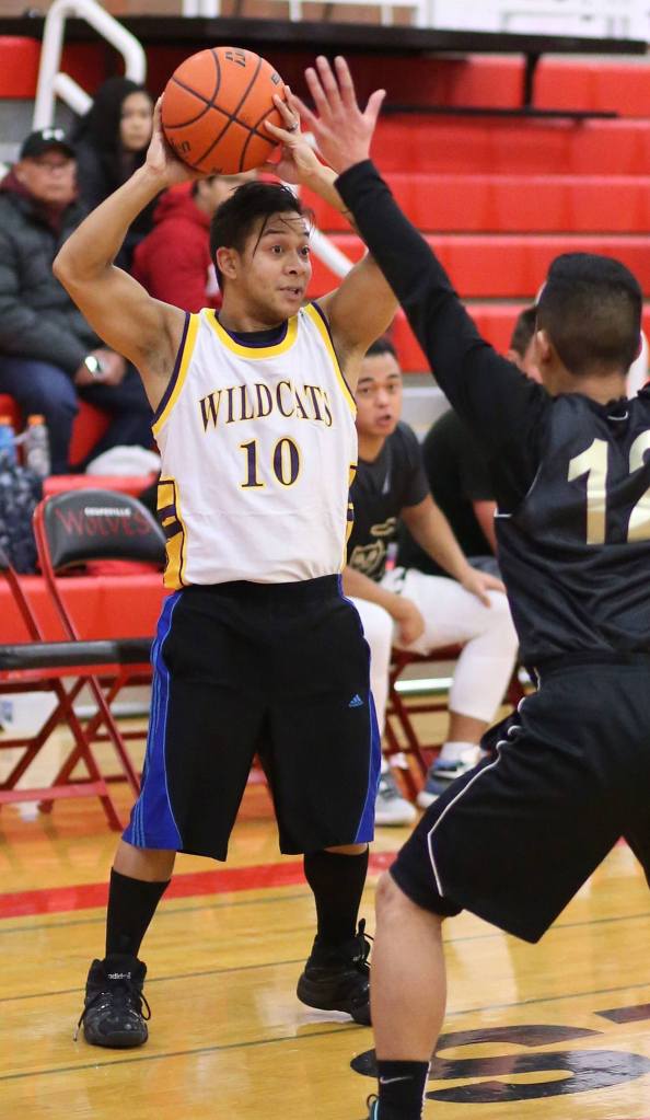 OHHS freshman boys basketball coach Matt Nuqui looks inside for an open teammate. (Photo by John Fisken)