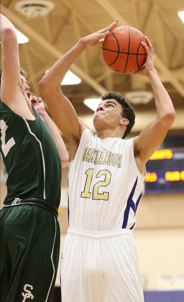 Wildcat Ozell Jackson puts up a shot in Friday&rsquo;s game with Shorecrest. (Photo by John Fisken)
