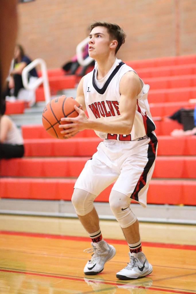 Coupeville&rsquo;s Cameron Toomey-Stout sets up for a shot. (Photo by John Fisken)