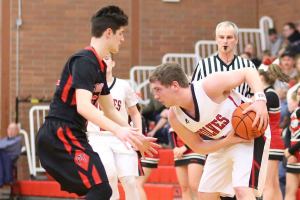 PT escapes upset by Wolves / Boys basketball