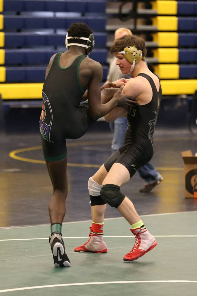 Blake McBride, right, tries to trip up Edmonds-Woodway&rsquo;s Salihou Fatty in the title bout at 132 pounds. Fatty won 10-5 to claim first. (Photo by John Fisken)