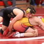 Blake McBride defeats Marysville-Pilchuck&rsquo;s Baily Alvis in the championship match at 132 pounds. (Photo by John Fisken)