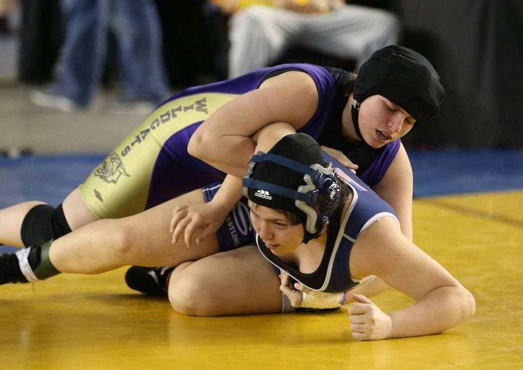 Caitlin Woodworth tries to put her opponent on her back. (Photo by John Fisken)