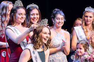 Crowning Oak Harbor royalty