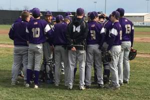 Oak Harbor uses trip to Eastern Washington as bonding experience / Baseball