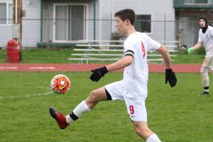 Sequim blows by Wolves / Soccer