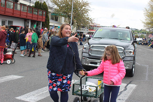 Island County Commissioner Jill Johnson tosses candy to the crowds who braved the cold.