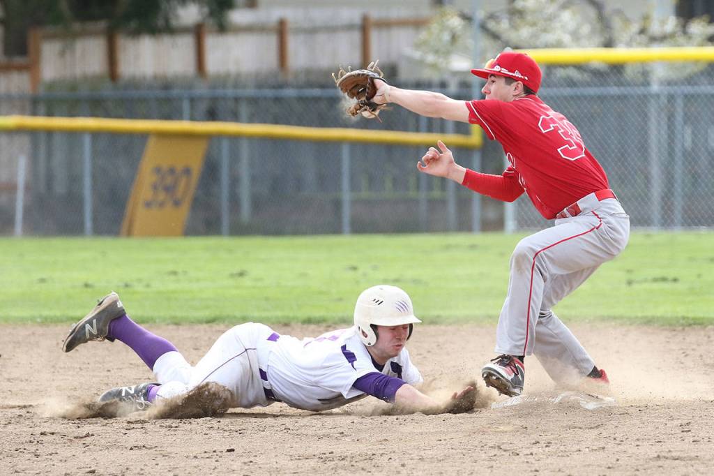James Besaw dives back into secondbase on an attempted pick off as Daniel Evoy takes the throw. (Photo by John Fisken)