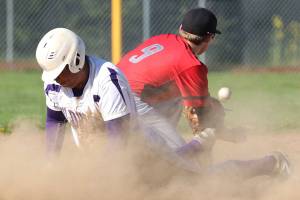 Hawks hold off Oak Harbor / Baseball