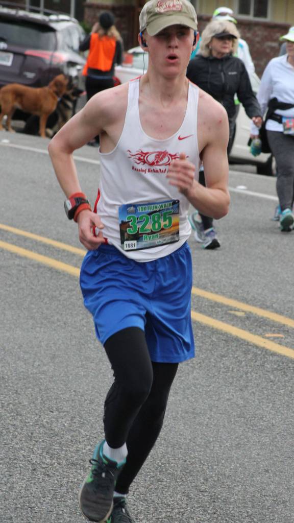 Ryan Vasileff paced Whidbey runners in the 10K. (Photo by Jim Waller/Whidbey News-Times)
