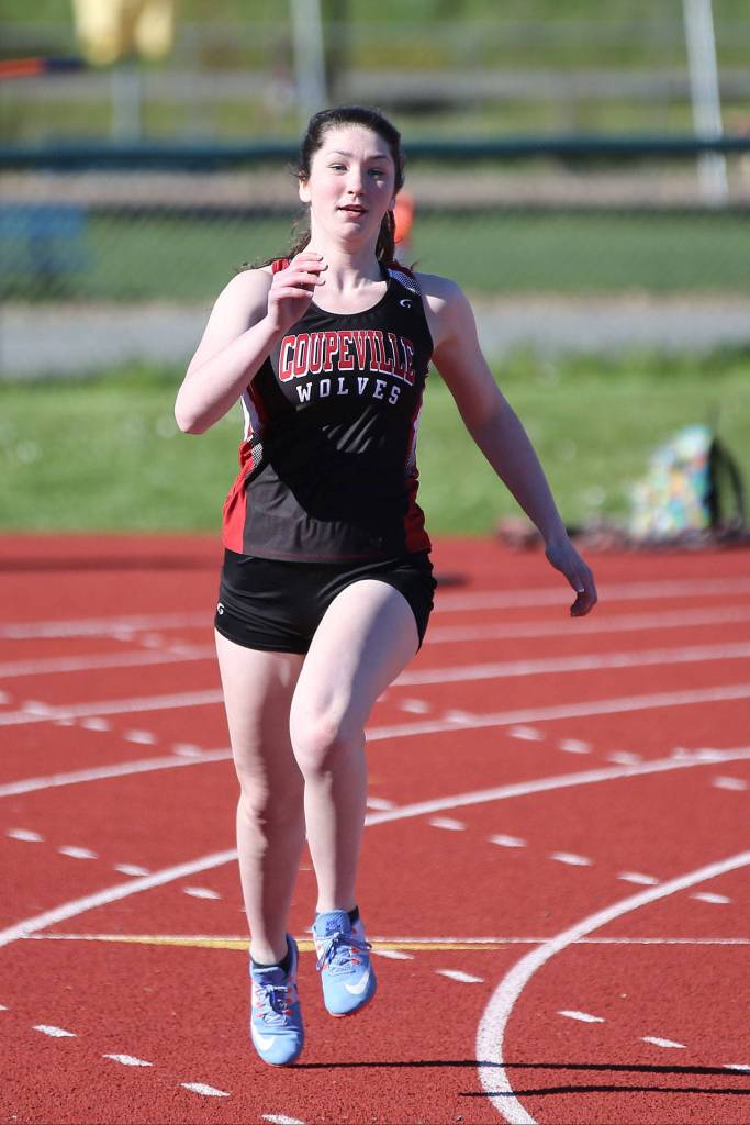 Ashlie Shank heads down the track in a winning effort in the 400. (Photo by John Fisken)