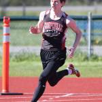 Henry Wynn rounds the final turn in winning the 400. (Photo by John Fisken)