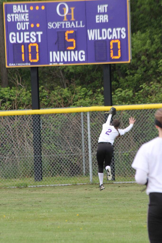 Lyndsay Duchnowski makes a running catch for the Wildcats. (Photo by Jim Waller/Whidbey News-Times)