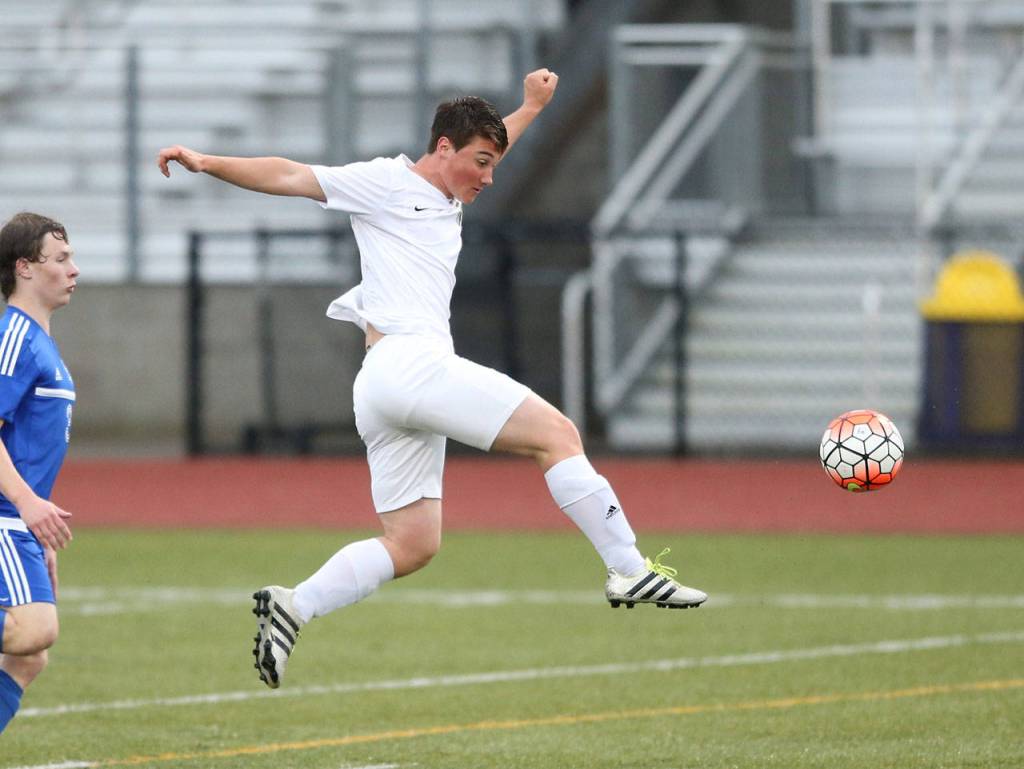 Teo Keilwitz advances the ball in Thursday&rsquo;s play-in match. (Photo by John Fisken)