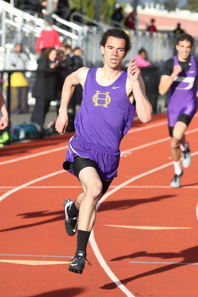 Miguel Guzman rounds the turn in the 400 finals. Guzman placed third and Ozell Jackson, right, took fifth. (Photo by John Fisken)