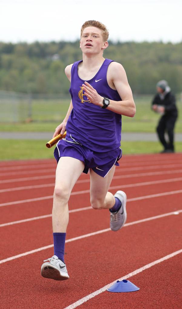 Dallas Riddle-Stevens competes in the 4x800 at M-P Saturday. (Photo by John Fisken)