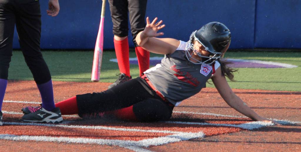 Allison Nastali scores a run for Central Whidbey. (Photo by Jim Waller/Whidbey News-Times)