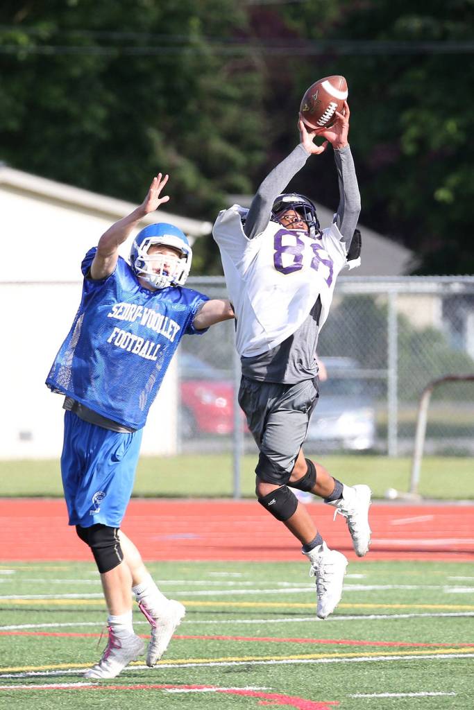 Oak Harbor finishes spring camp with scrimmage / Football