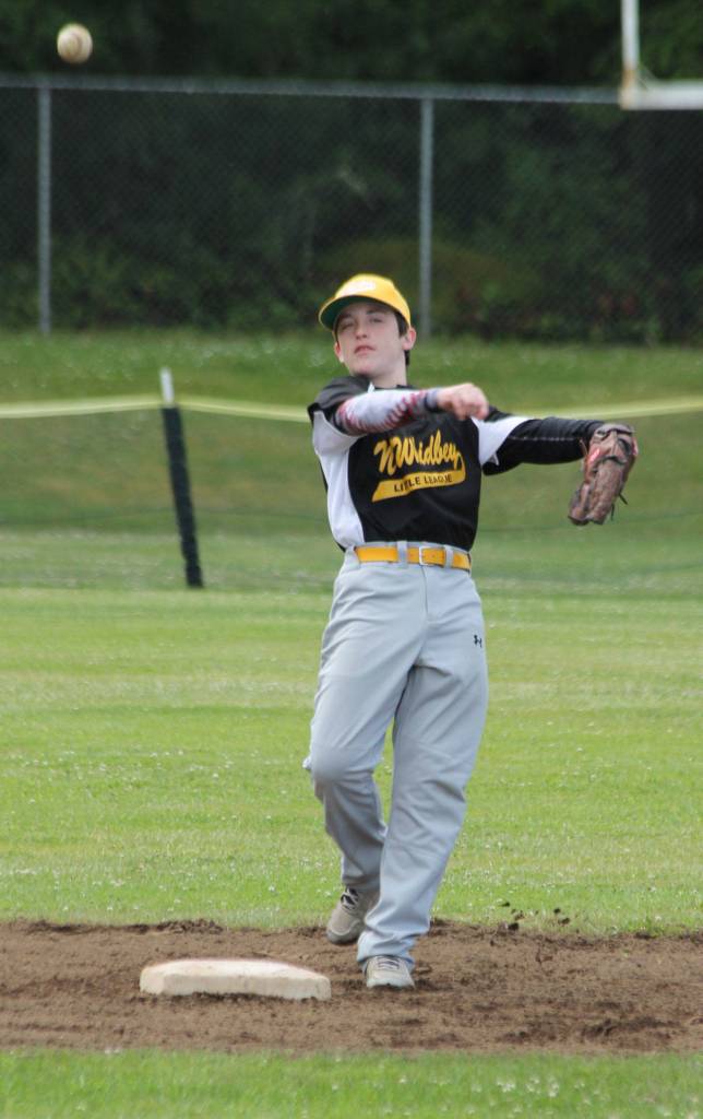 Gold second baseman Dylan Dearing flips the ball to first base. (Photo by Jim Waller/Whidbey News-Times)