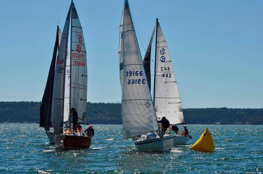 Mark Bradner and Return (39166) is the first to the bouy in the North American San Juan 24 championships. (Photo by Steve Hucke)