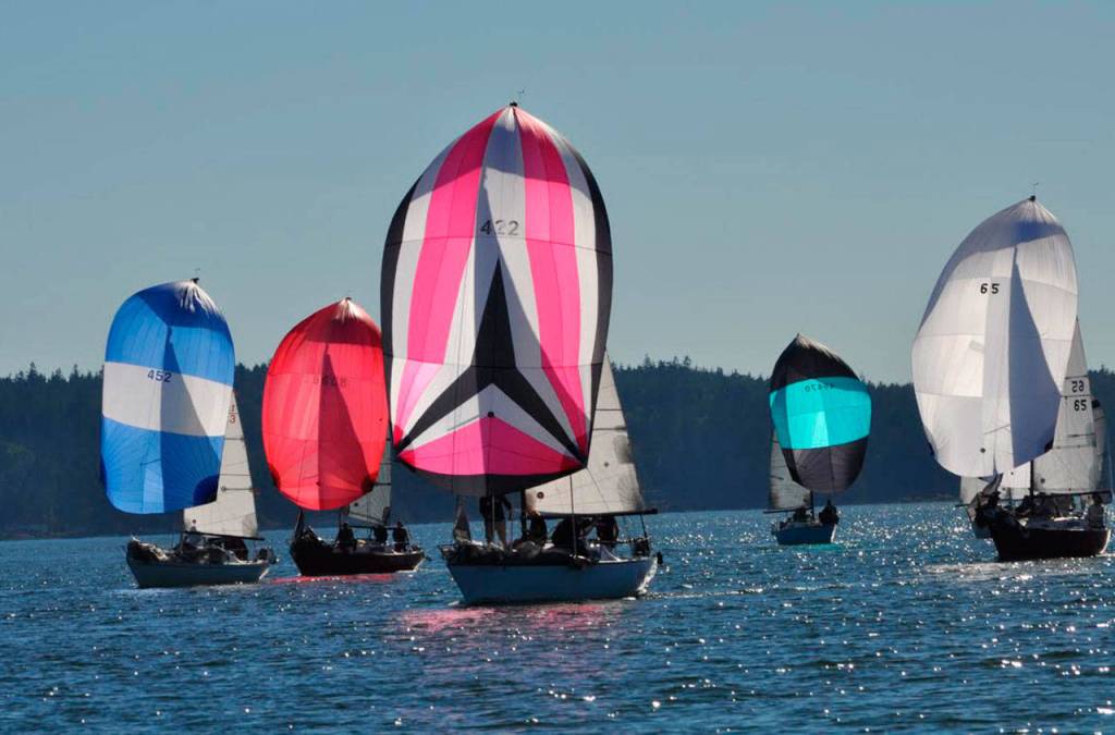 Ryan Forbes in Ekono Juan (422), center, leads the way in one of the races this weekend. Forbes won the North American title for the second straight year. (Photo by Steve Hucke)