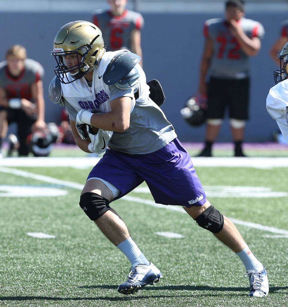 Mac Nuanez looks for a hole in the defense. (Photo by John Fisken)