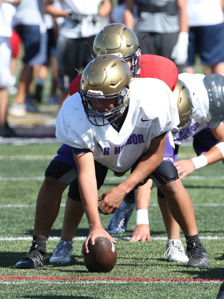 Weston Whitefoot prepares to snap the ball to Jordan Bell. (Photo by John Fisken)