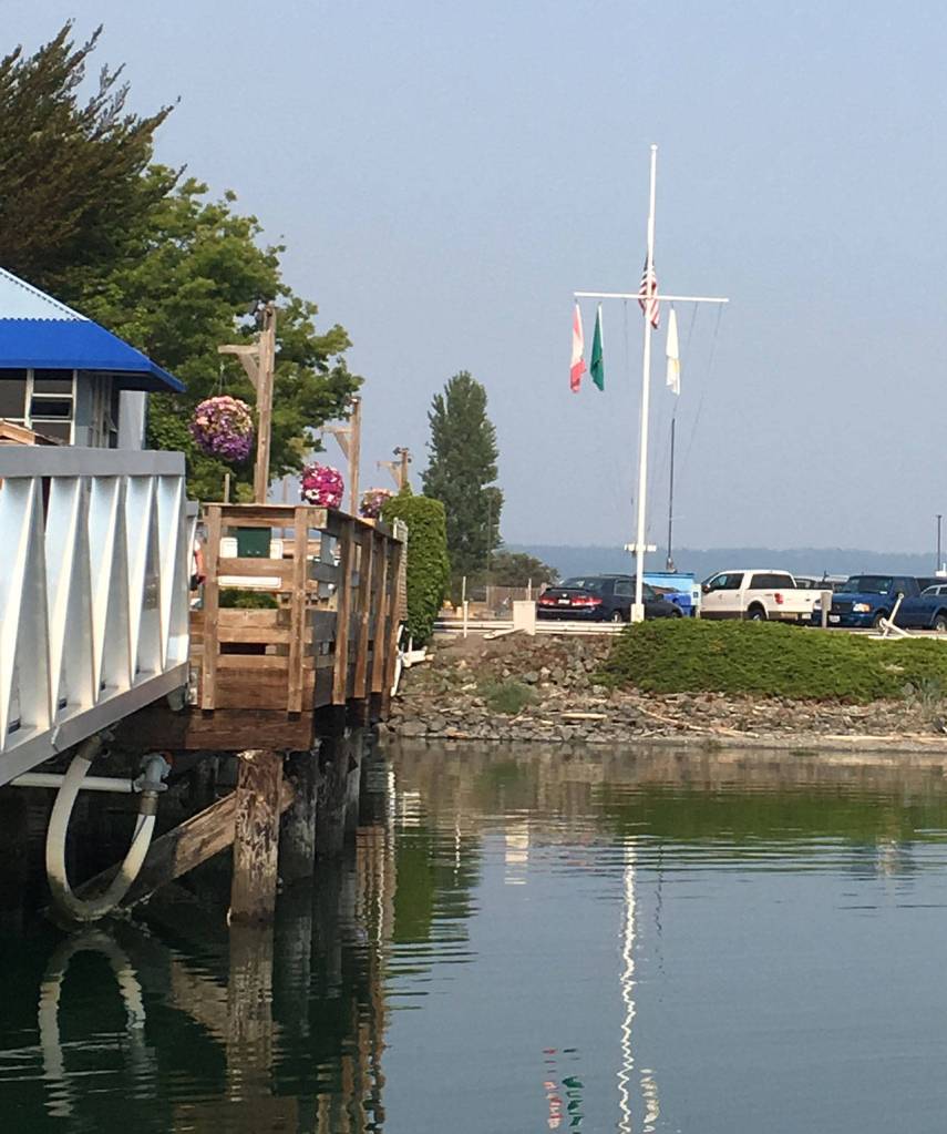 It&rsquo;s not a promising sight for sail racing when the marina flags go limp. (Photo by Bill Walker)