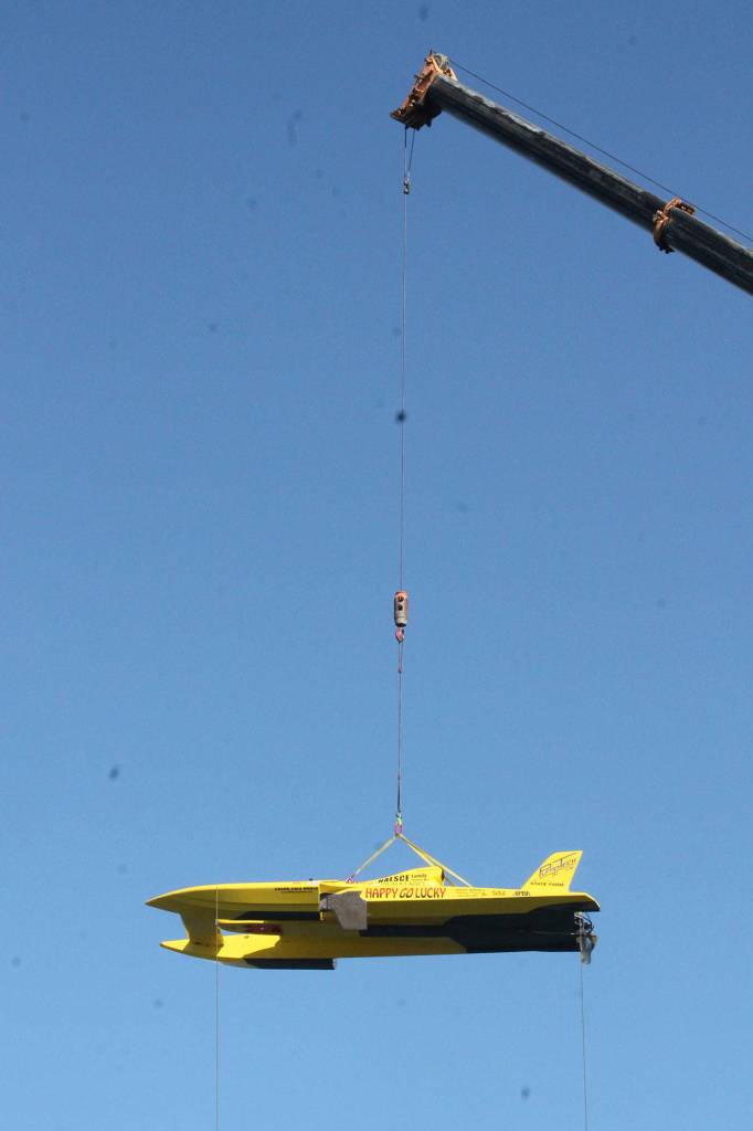 Hydros roar across bay / Photos