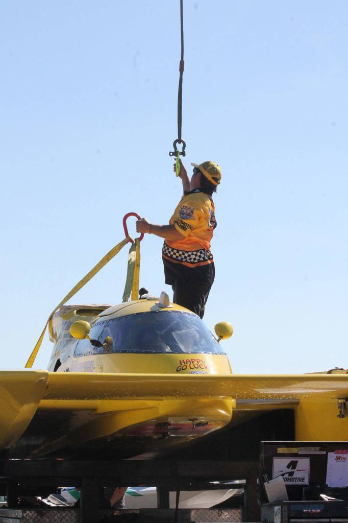 Hydros roar across bay / Photos