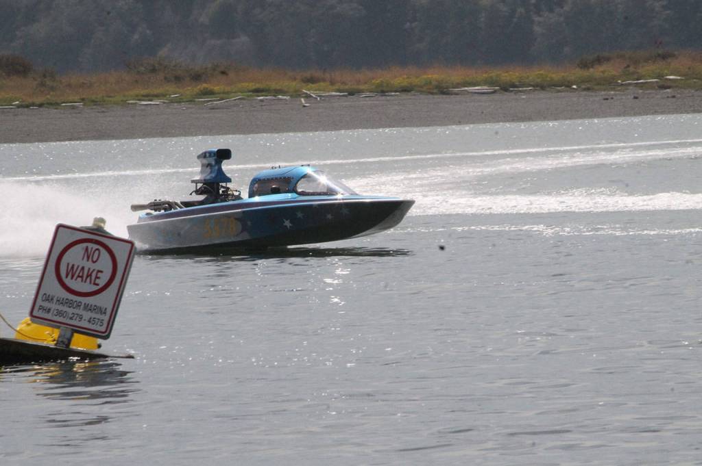 Hydros roar across bay / Photos