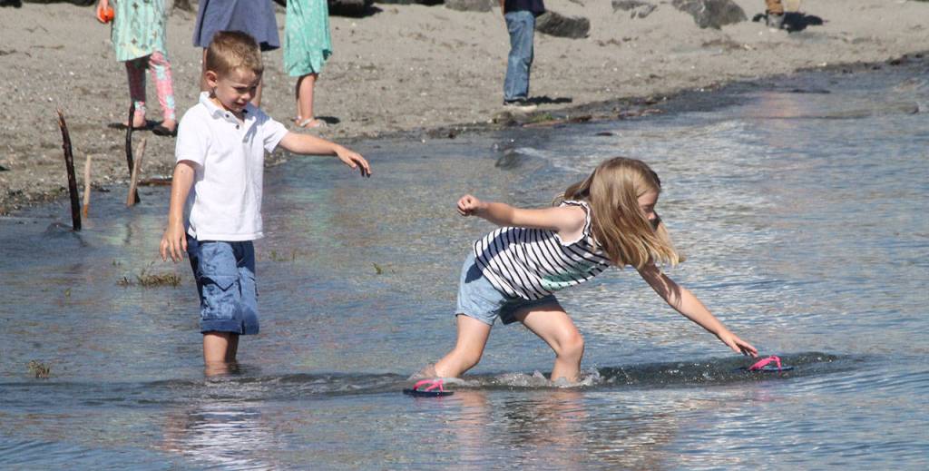 Hydros roar across bay / Photos