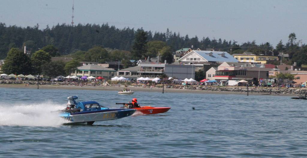 Hydros roar across bay / Photos