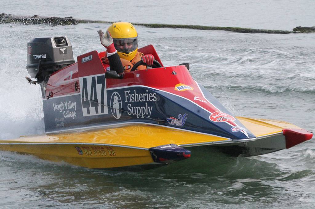 Hydros roar across bay / Photos